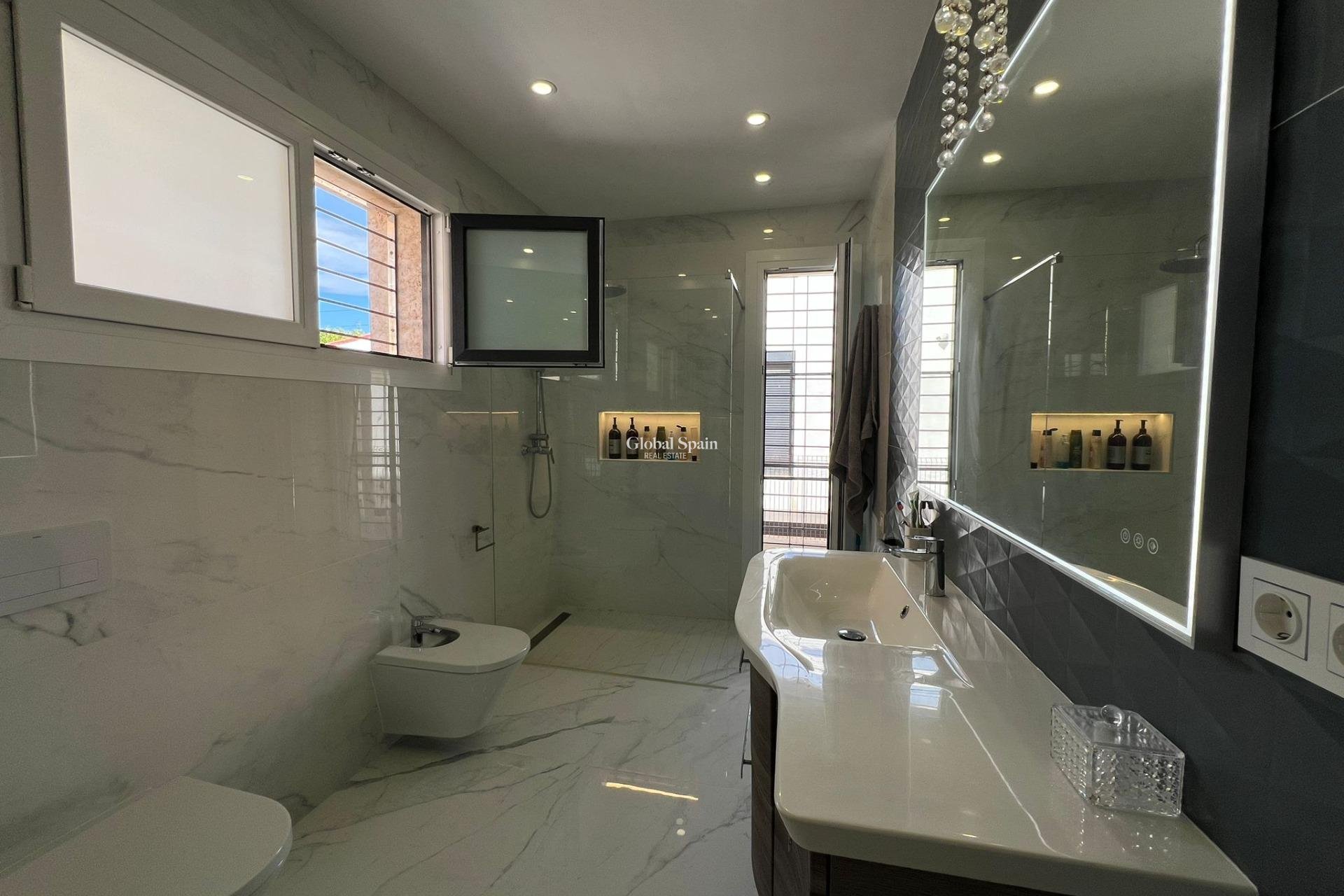 Wiederverkauf - VILLA -
TORREVIEJA - La Mata