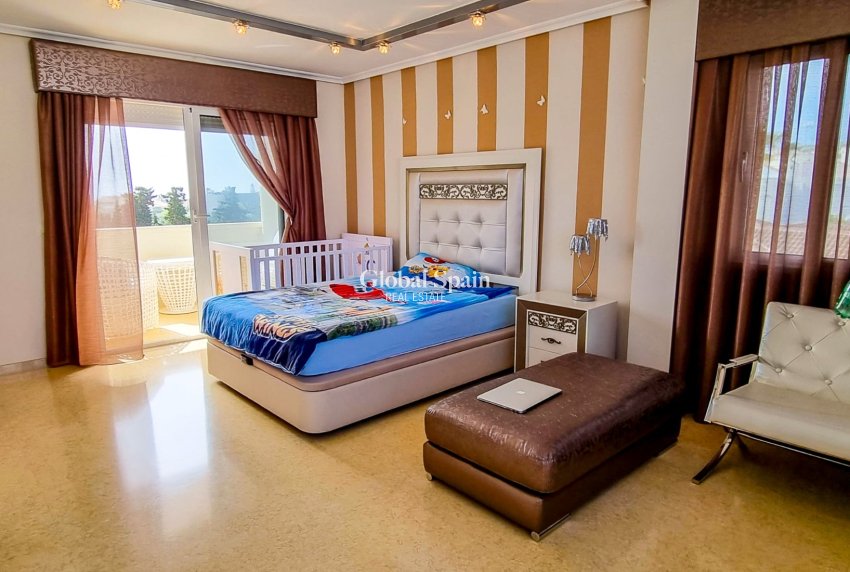 Wiederverkauf - VILLA -
TORREVIEJA - La Mata