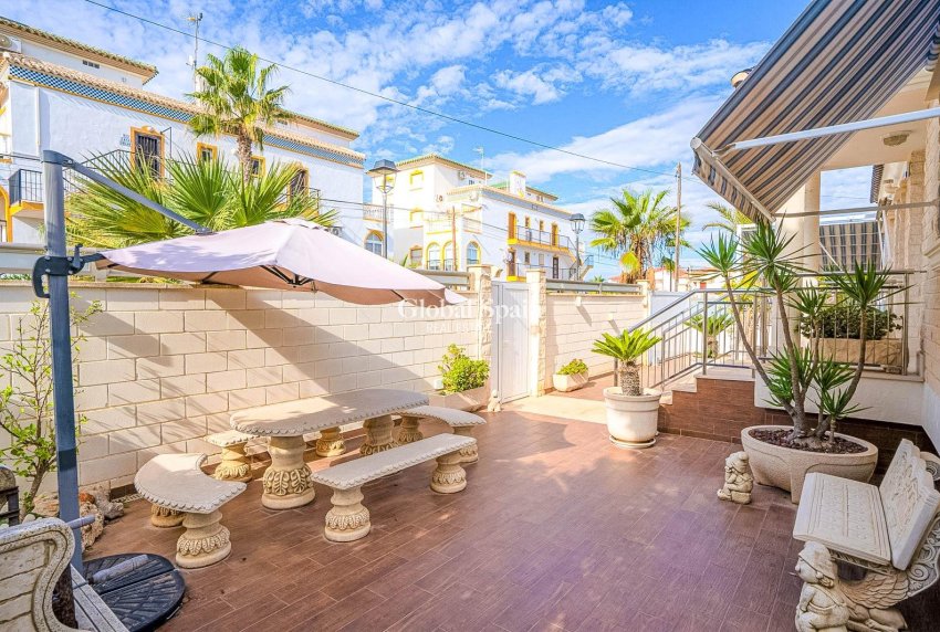 Wiederverkauf - VILLA -
TORREVIEJA - La Mata