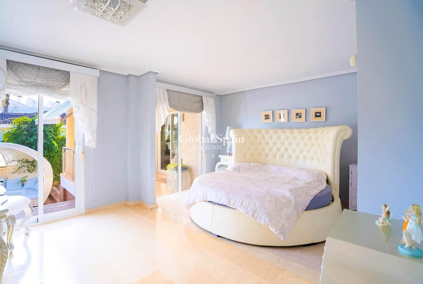 Wiederverkauf - VILLA -
TORREVIEJA - La Mata