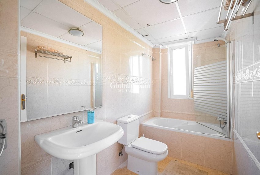 Wiederverkauf - VILLA -
TORREVIEJA - La Mata