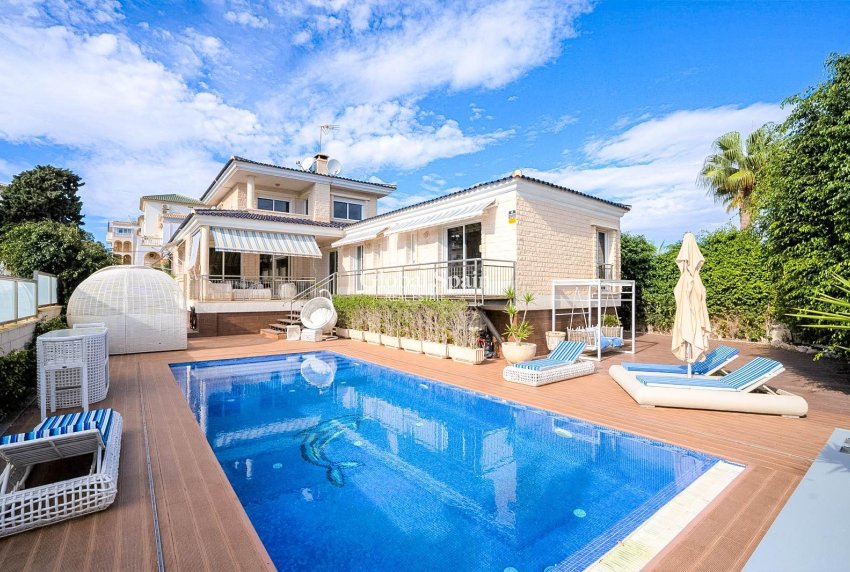 Wiederverkauf - VILLA -
TORREVIEJA - La Mata