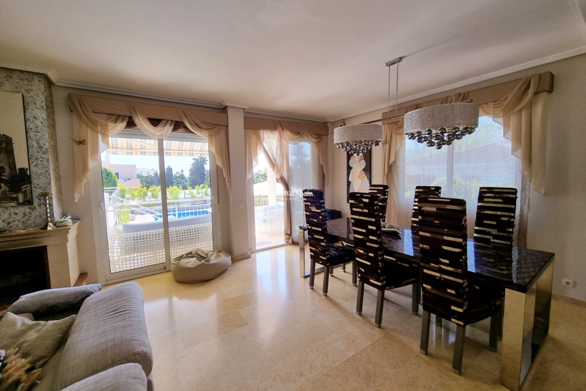 Wiederverkauf - VILLA -
TORREVIEJA - La Mata