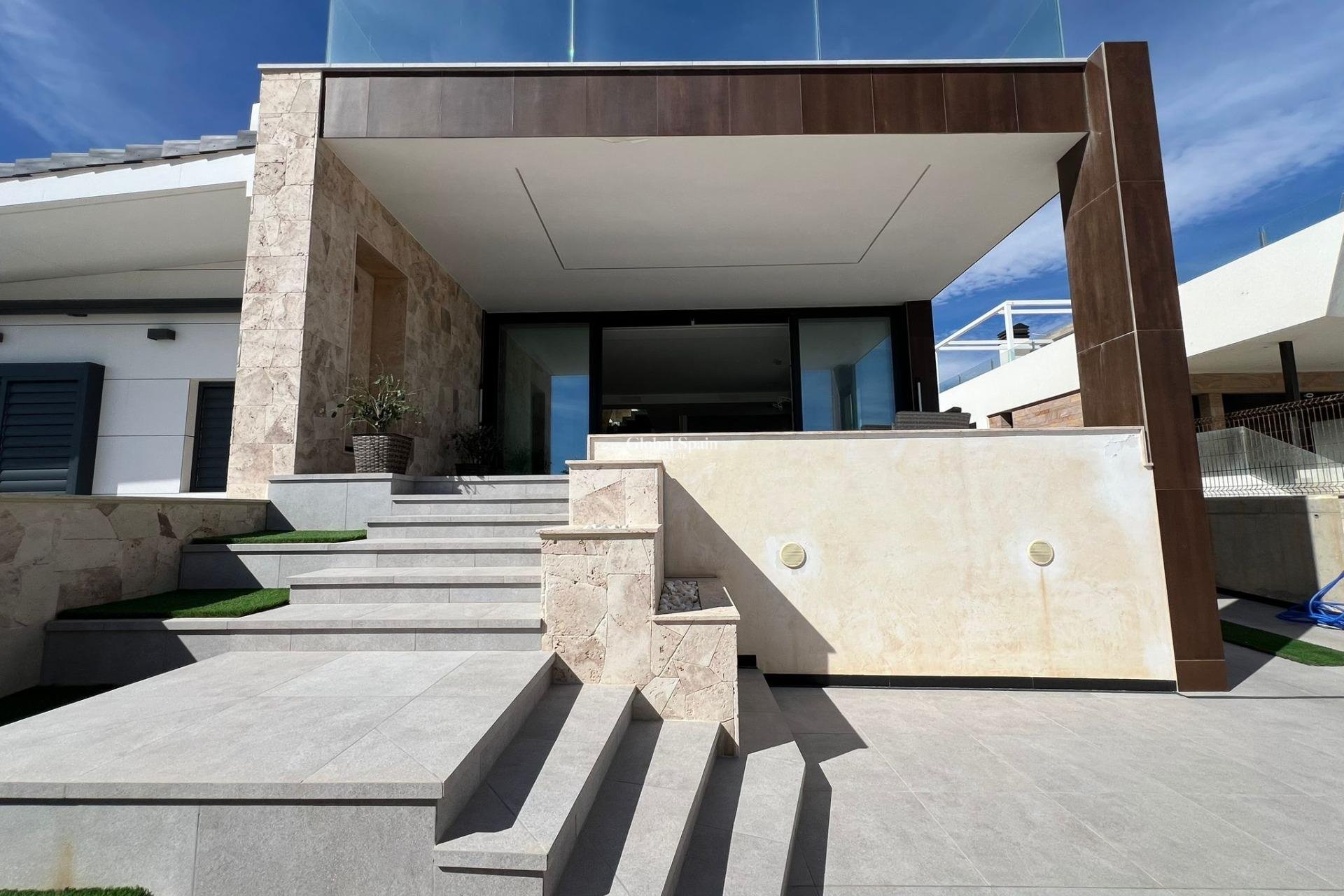 Wiederverkauf - VILLA -
TORREVIEJA - La Mata