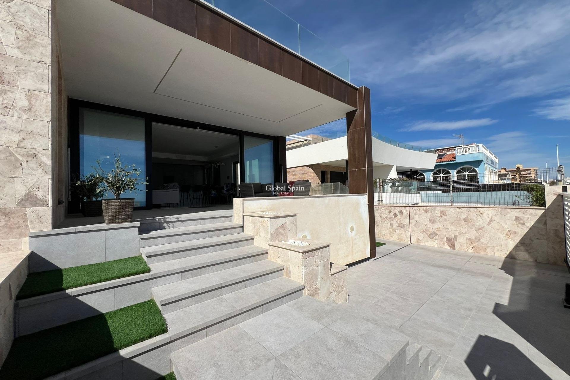 Wiederverkauf - VILLA -
TORREVIEJA - La Mata