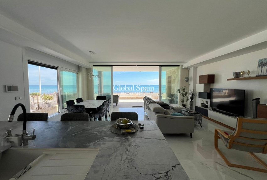 Wiederverkauf - VILLA -
TORREVIEJA - La Mata