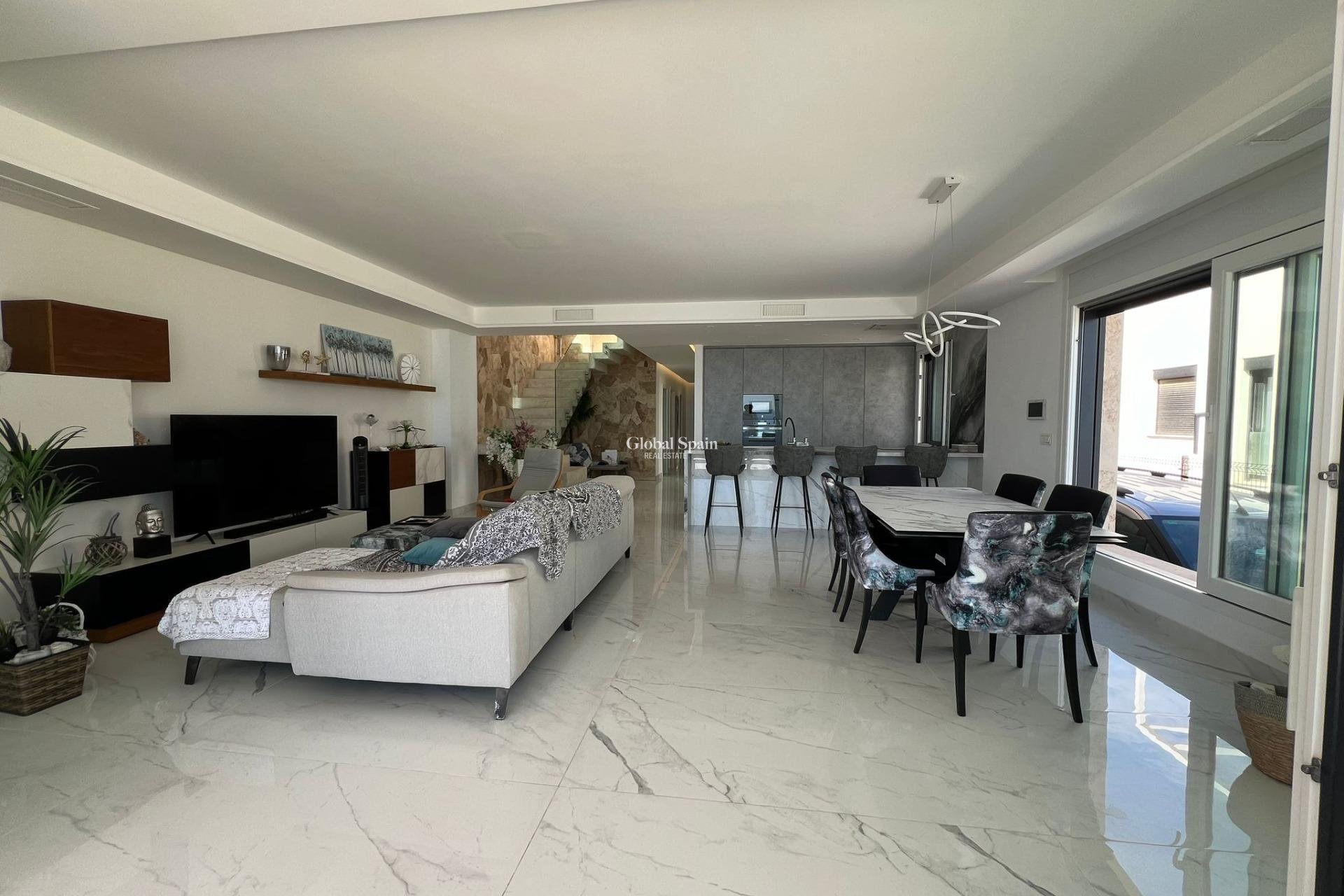 Wiederverkauf - VILLA -
TORREVIEJA - La Mata