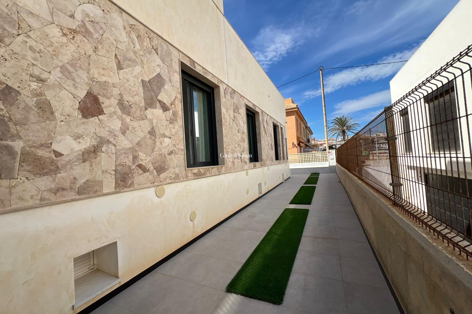 Wiederverkauf - VILLA -
TORREVIEJA - La Mata