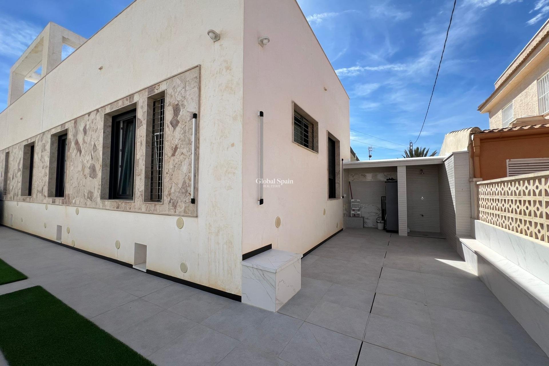 Wiederverkauf - VILLA -
TORREVIEJA - La Mata