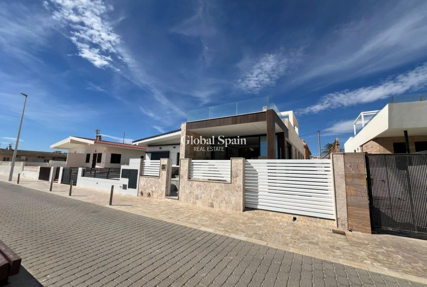 Wiederverkauf - VILLA -
TORREVIEJA - La Mata