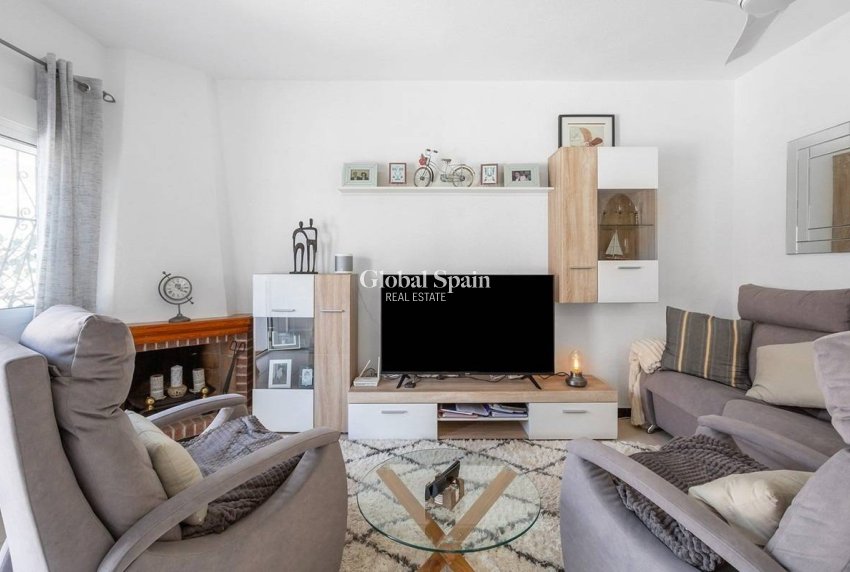 Wiederverkauf - VILLA -
TORREVIEJA - La Mata