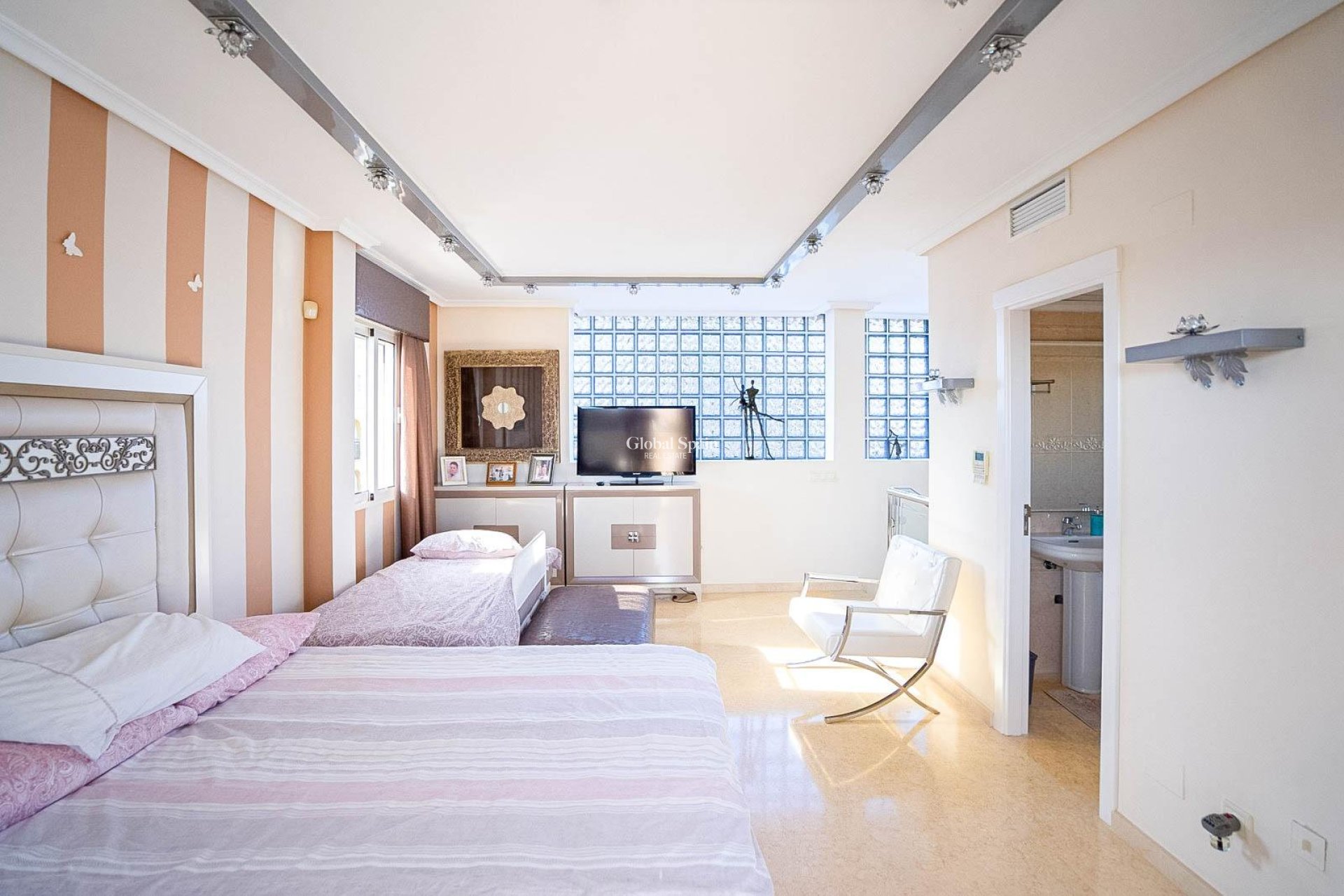 Wiederverkauf - VILLA -
TORREVIEJA - La Mata
