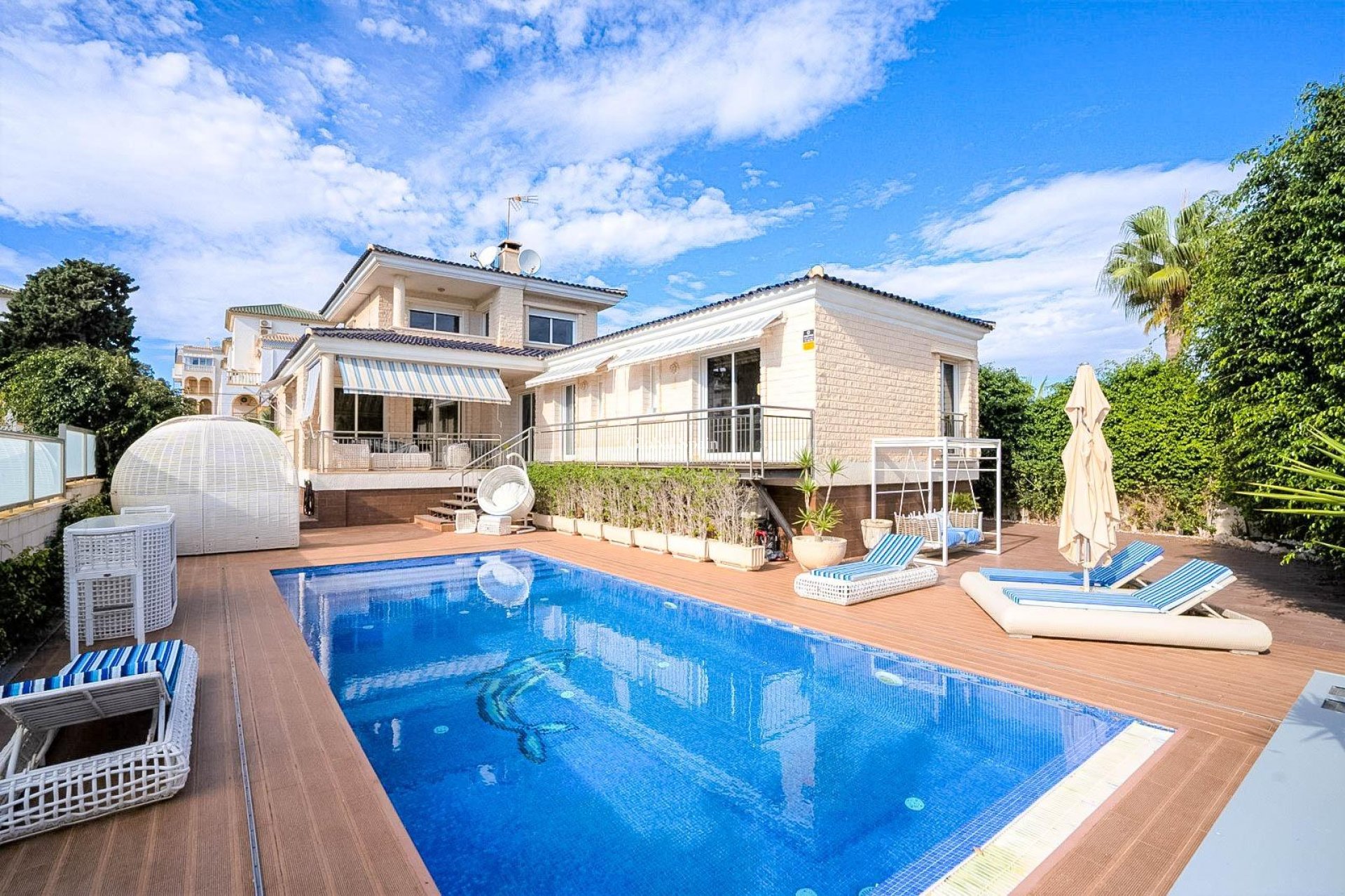 Wiederverkauf - VILLA -
TORREVIEJA - La Mata