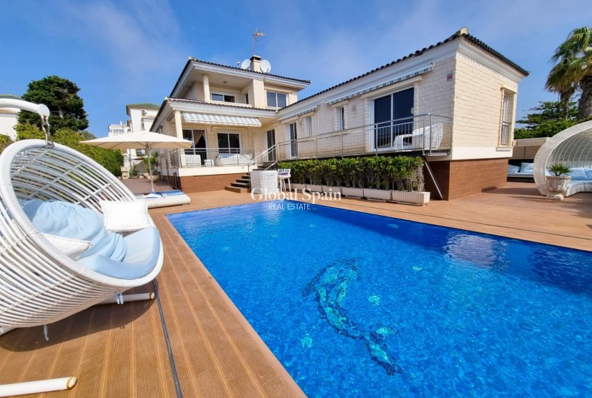 Wiederverkauf - VILLA -
TORREVIEJA - La Mata