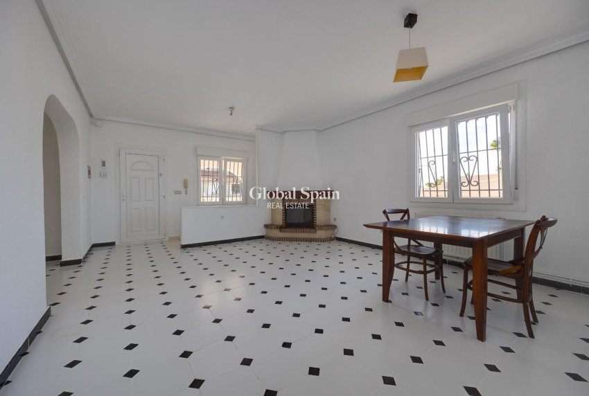 Wiederverkauf - VILLA -
TORREVIEJA - La Siesta - El Salado - Torreta