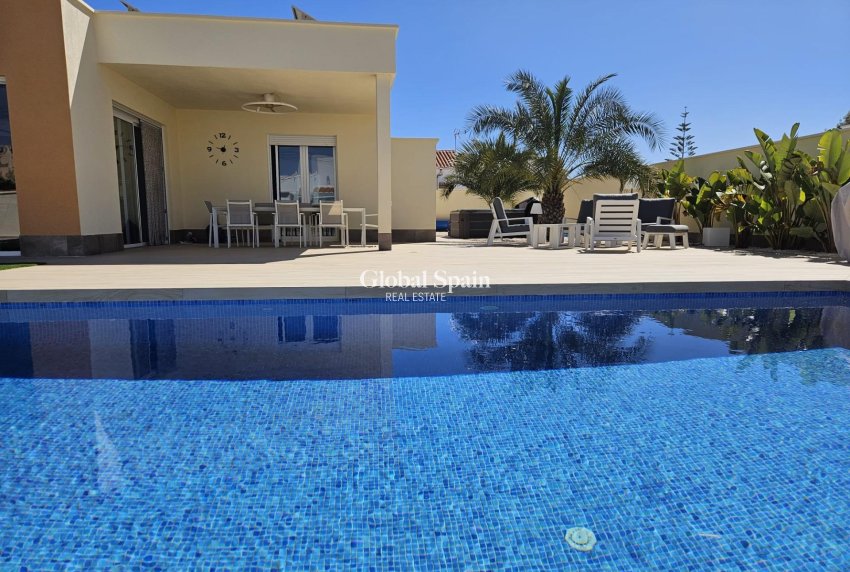 Wiederverkauf - VILLA -
TORREVIEJA - La Siesta - El Salado - Torreta