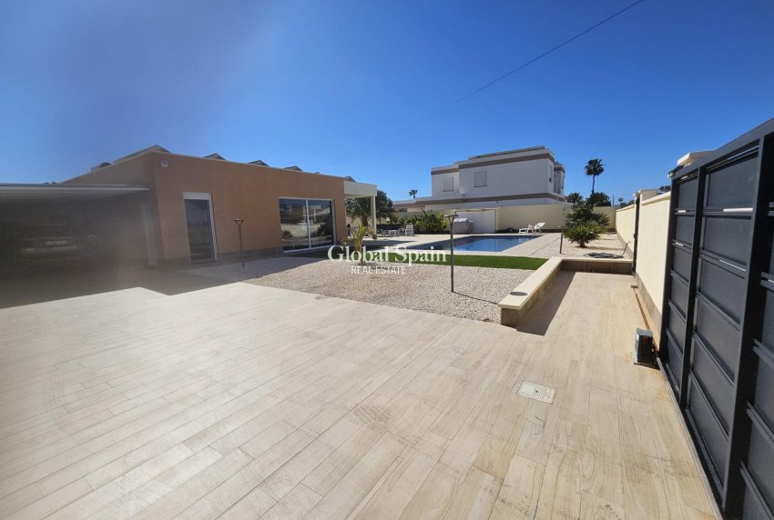 Wiederverkauf - VILLA -
TORREVIEJA - La Siesta - El Salado - Torreta