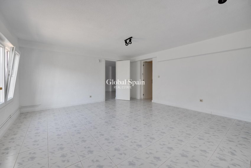 Wiederverkauf - VILLA -
TORREVIEJA - La Siesta - El Salado - Torreta