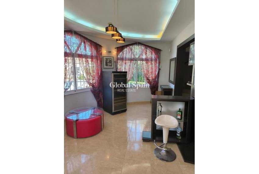 Wiederverkauf - VILLA -
TORREVIEJA - La Siesta