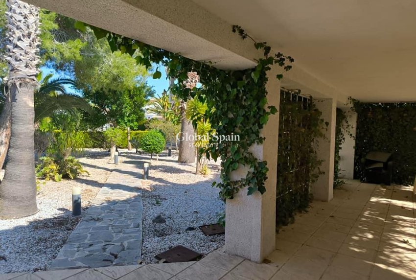 Wiederverkauf - VILLA -
TORREVIEJA - La Siesta