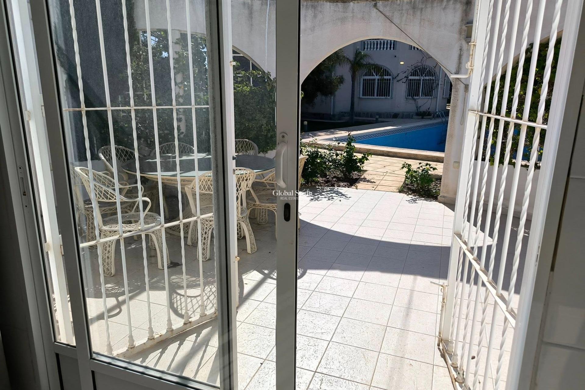 Wiederverkauf - VILLA -
TORREVIEJA - La Siesta