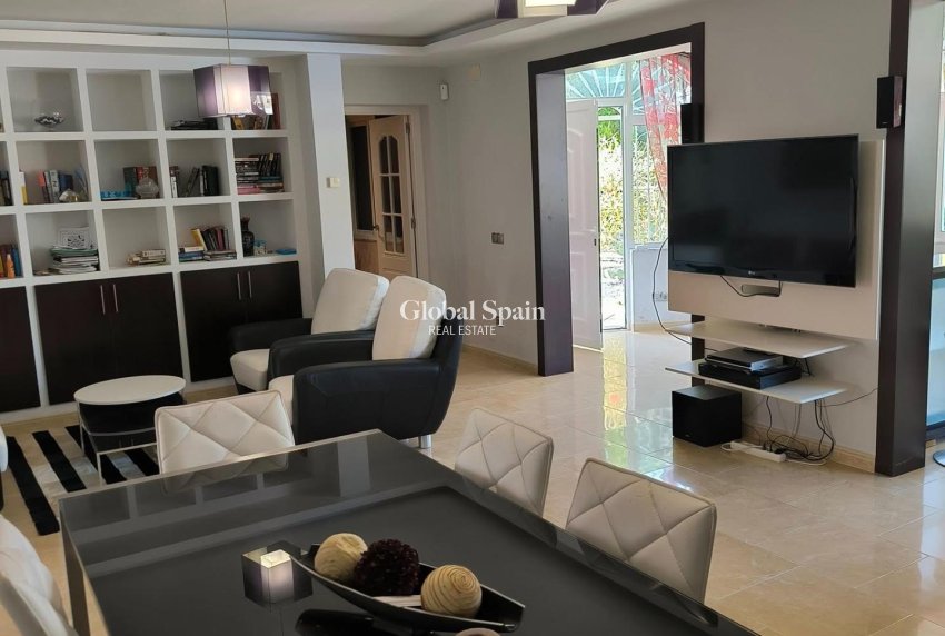 Wiederverkauf - VILLA -
TORREVIEJA - La Siesta