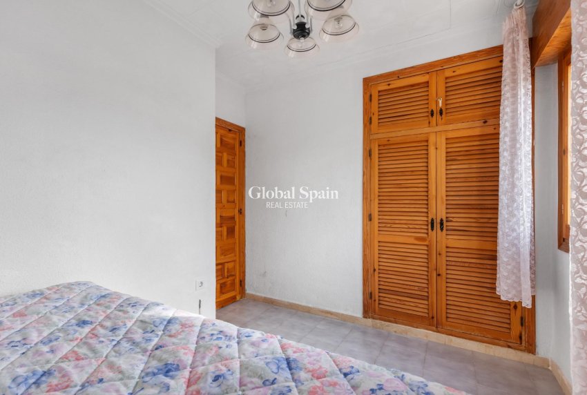 Wiederverkauf - VILLA -
TORREVIEJA - La siesta