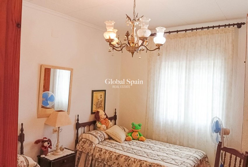 Wiederverkauf - VILLA -
TORREVIEJA - La Siesta