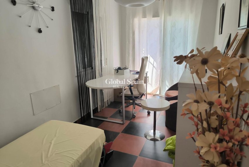 Wiederverkauf - VILLA -
TORREVIEJA - La Siesta