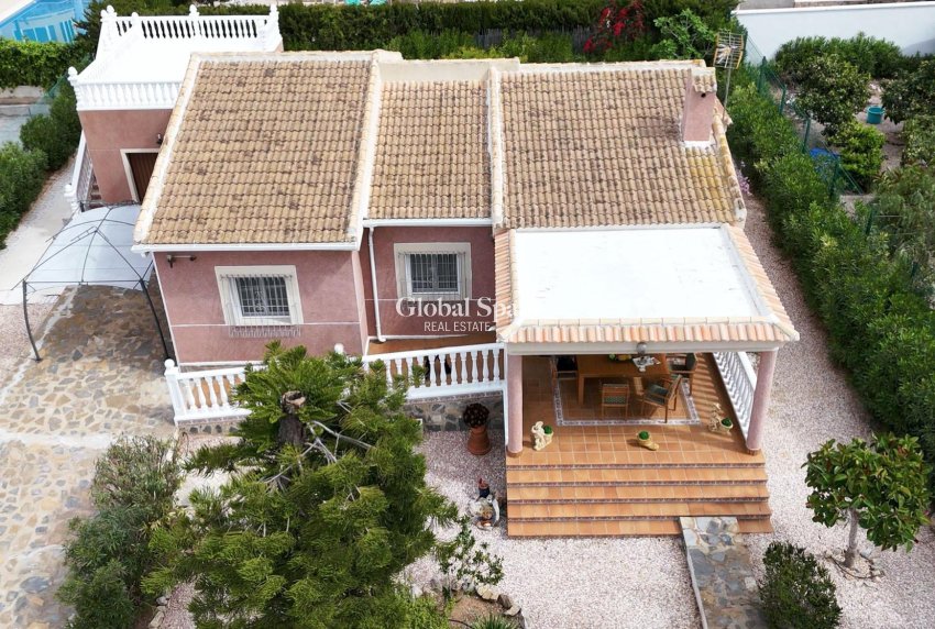 Wiederverkauf - VILLA -
TORREVIEJA - La Siesta