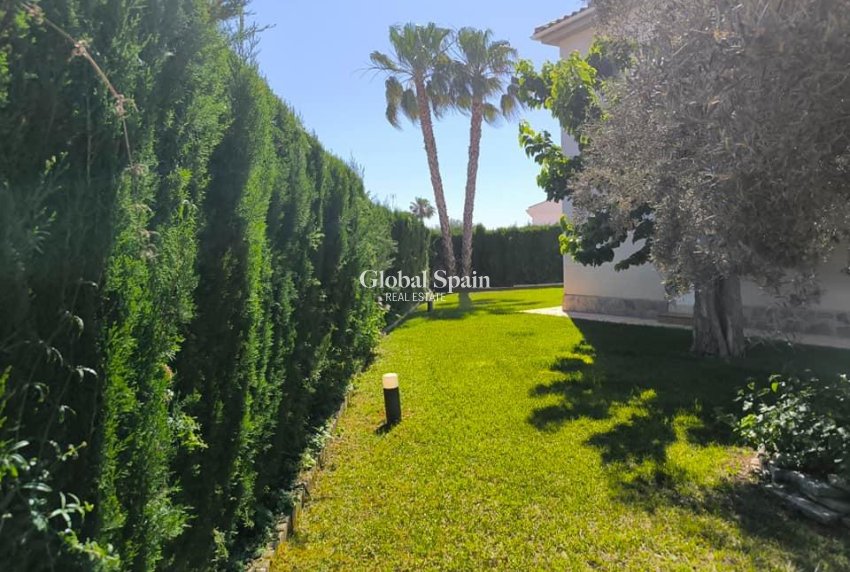 Wiederverkauf - VILLA -
TORREVIEJA - La Siesta