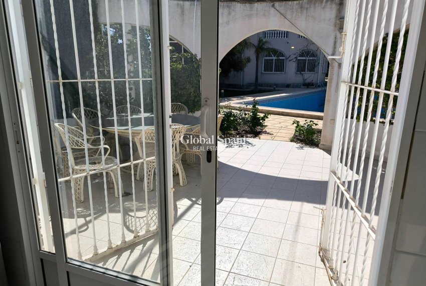 Wiederverkauf - VILLA -
TORREVIEJA - La Siesta