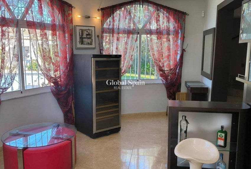 Wiederverkauf - VILLA -
TORREVIEJA - La Siesta