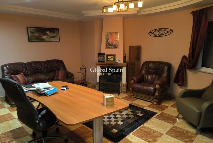 Wiederverkauf - VILLA -
TORREVIEJA - La Siesta
