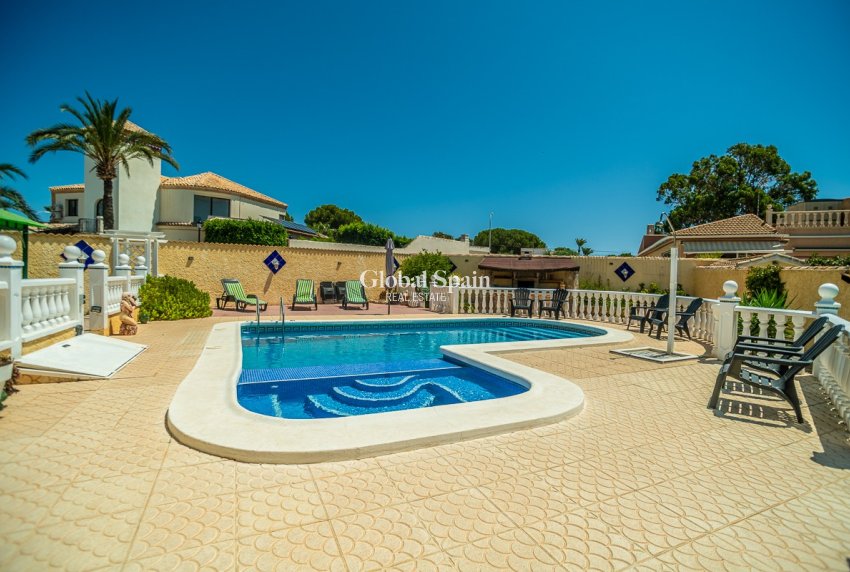 Wiederverkauf - Villa -
TORREVIEJA - La Siesta