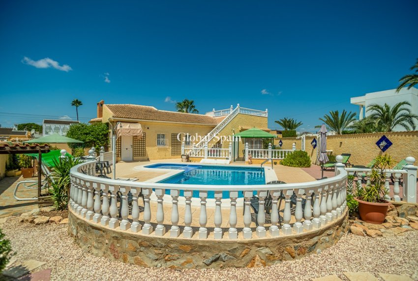 Wiederverkauf - Villa -
TORREVIEJA - La Siesta