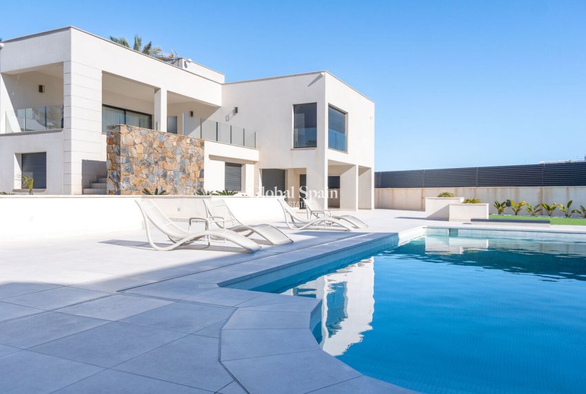 Wiederverkauf - VILLA -
TORREVIEJA - La Valeta