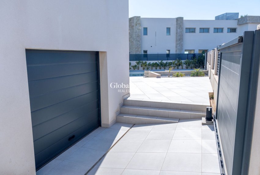 Wiederverkauf - VILLA -
TORREVIEJA - La Valeta