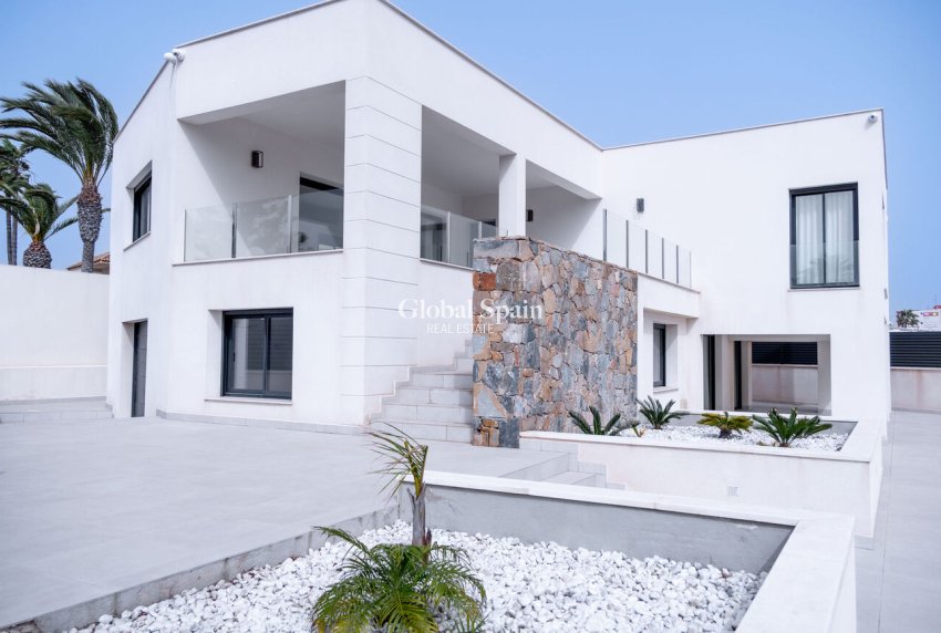 Wiederverkauf - VILLA -
TORREVIEJA - La Valeta
