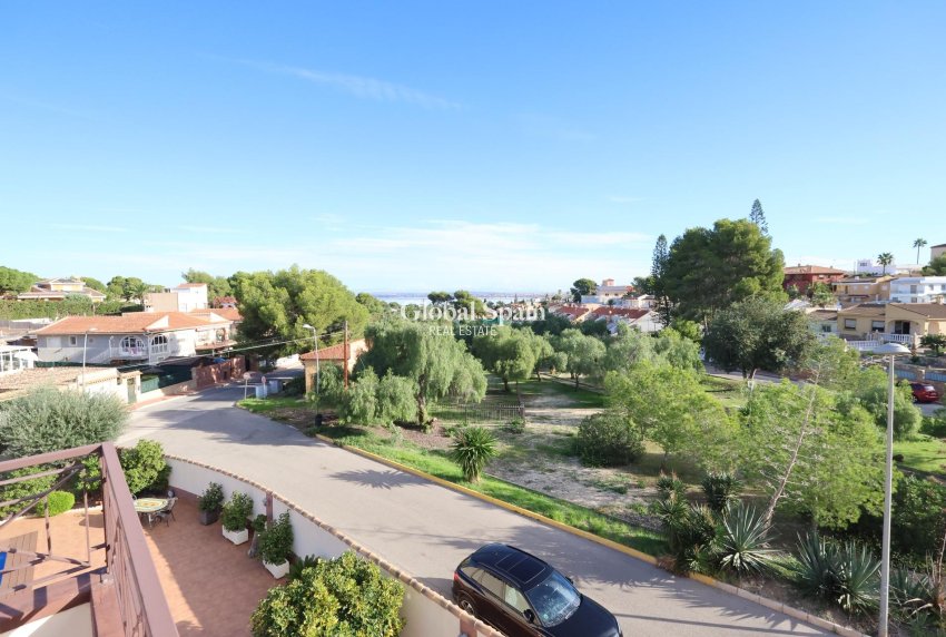 Wiederverkauf - Villa -
TORREVIEJA - LOS BALCONES - LOS ALTOS