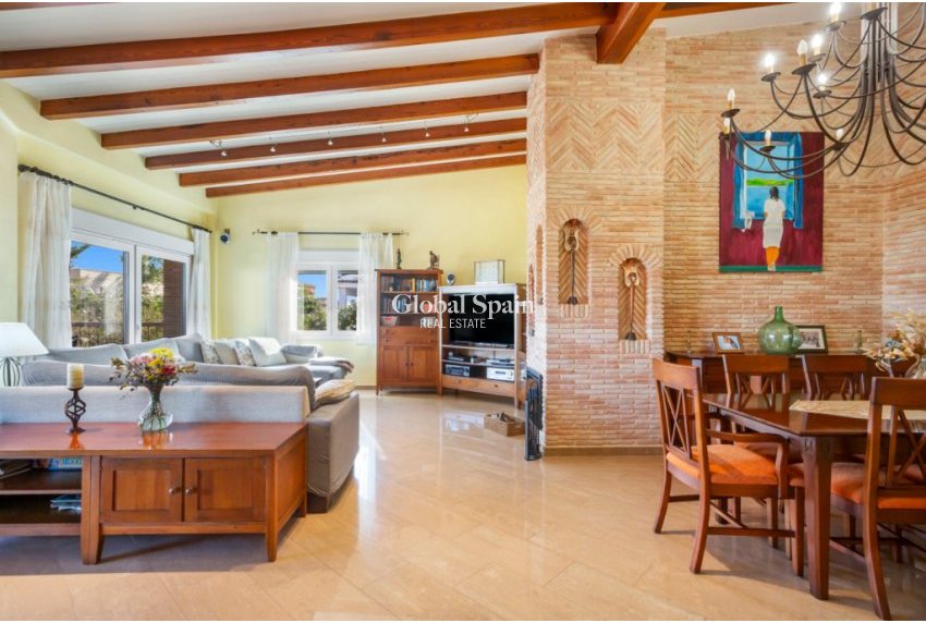 Wiederverkauf - Villa -
TORREVIEJA - LOS BALCONES - LOS ALTOS