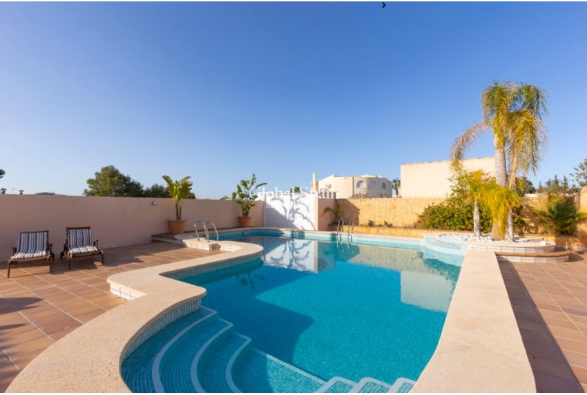 Wiederverkauf - Villa -
TORREVIEJA - LOS BALCONES - LOS ALTOS