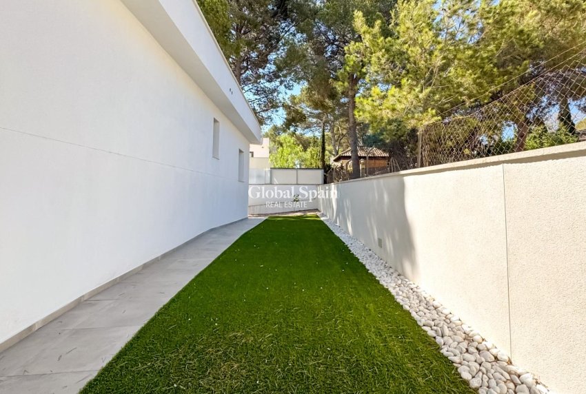 Wiederverkauf - VILLA -
TORREVIEJA - LOS BALCONES - LOS ALTOS