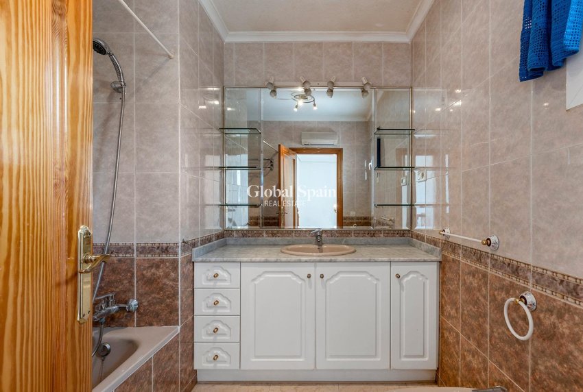 Wiederverkauf - VILLA -
TORREVIEJA - LOS BALCONES - LOS ALTOS