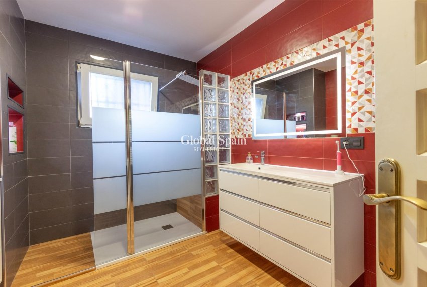 Wiederverkauf - VILLA -
TORREVIEJA - LOS BALCONES - LOS ALTOS