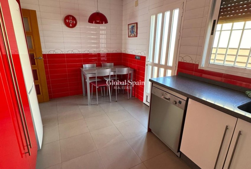 Wiederverkauf - VILLA -
TORREVIEJA - LOS BALCONES - LOS ALTOS