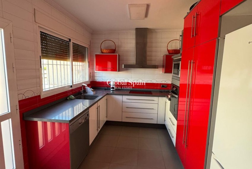 Wiederverkauf - VILLA -
TORREVIEJA - LOS BALCONES - LOS ALTOS