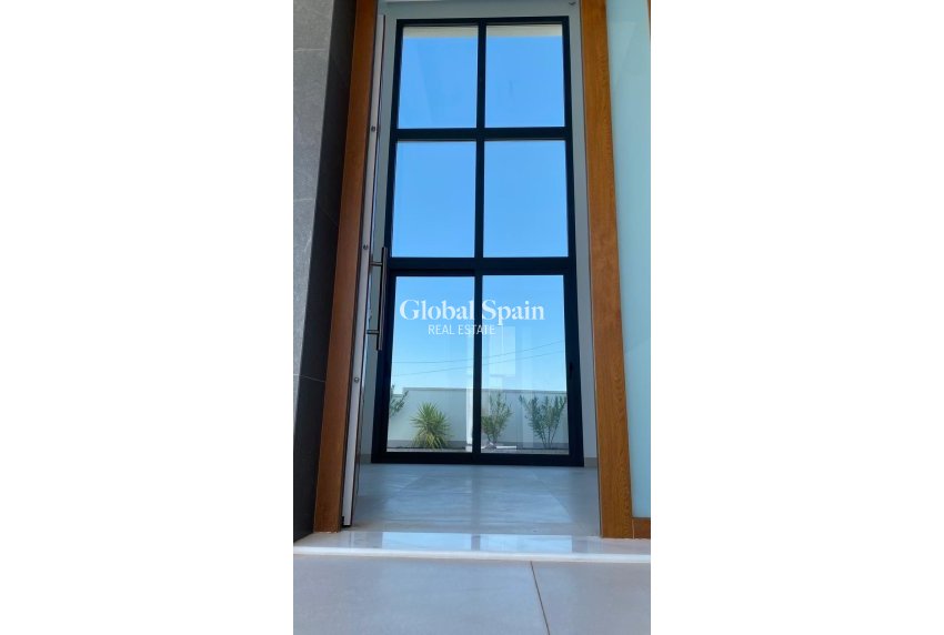 Wiederverkauf - VILLA -
TORREVIEJA - LOS BALCONES - LOS ALTOS