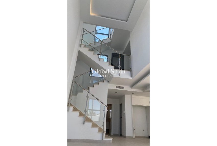 Wiederverkauf - VILLA -
TORREVIEJA - LOS BALCONES - LOS ALTOS