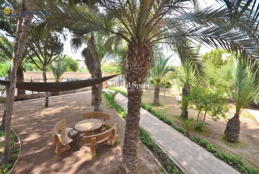 Wiederverkauf - VILLA -
TORREVIEJA - LOS BALCONES - LOS ALTOS